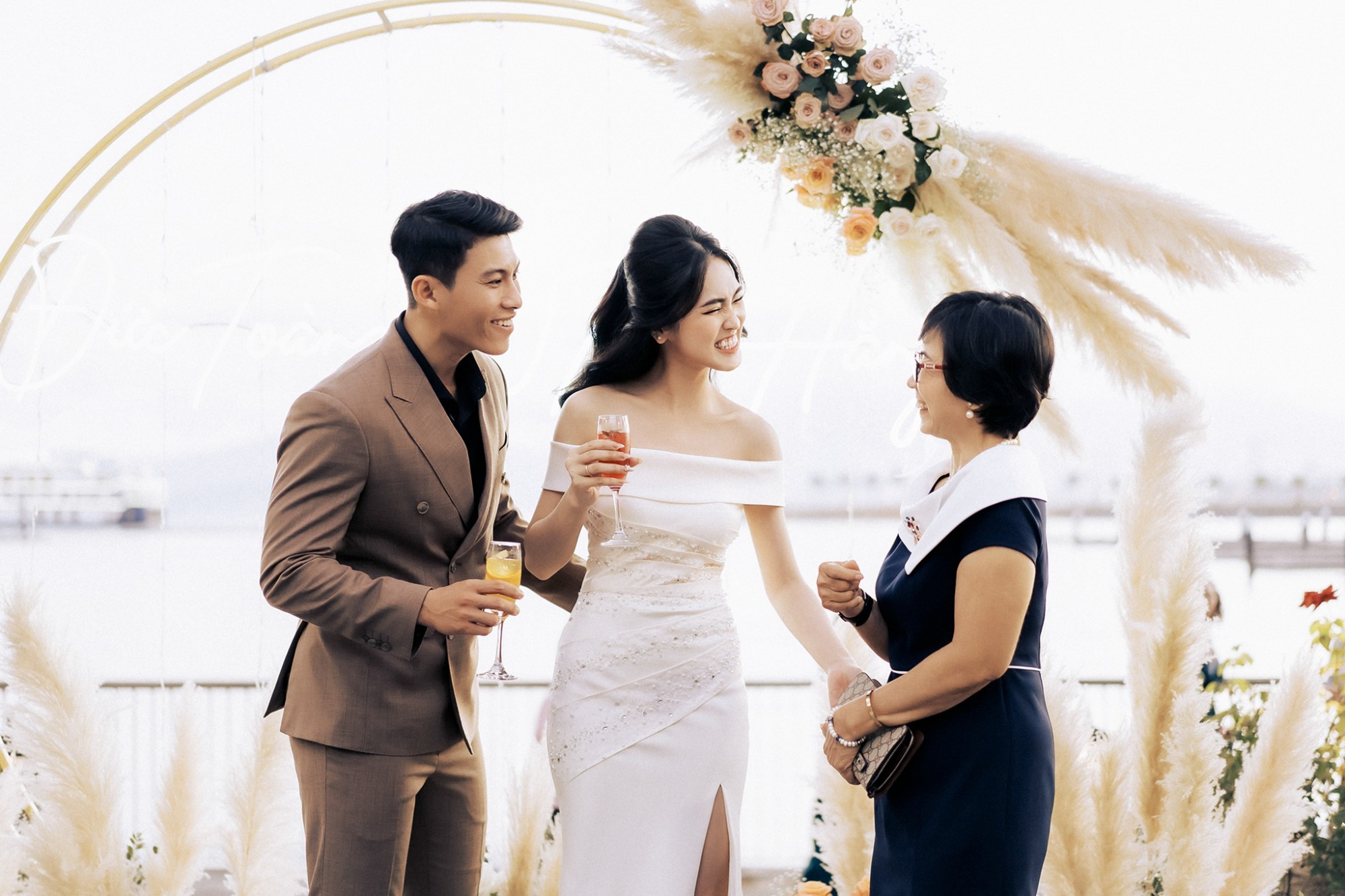 THUÊ ĐỊA ĐIỂM CHỤP ẢNH CƯỚI TRONG KHUÔN VIÊN ANA MARINA